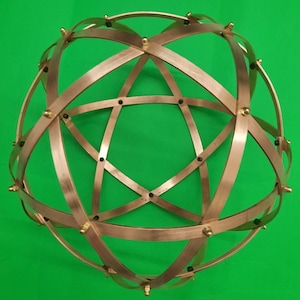 Genesa Copper Pentasphere, 25 cm in diameter, 10 mm wide bands symmetrically intertwined and fastened with brass blind nuts