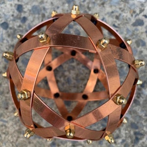 Genesa Pentasphere in copper 10 cm in diameter, fastening with golden dice: always take it with you