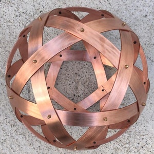 Genesa Pentasfera in copper, 32 cm in diameter, 30 mm wide bands and fixed with brass blind nuts