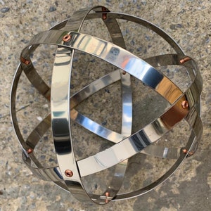 Genesa Crystal stainless steel, 21 cm in diameter, 15 mm wide bands and fastening with copper rivets