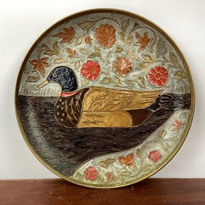 Elige entre una variedad de platos de pared de latón esmaltado vintage, decoración de latón, motivos florales y patos. Duck