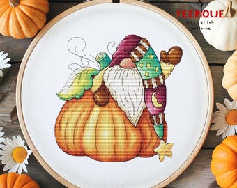 Uroczy mały jesienny krasnal - wzór do haftu krzyżykowego, PDF, Saga, projekt dyni, nowoczesne haftowanie, robótki ręczne na Halloween, plik cyfrowy