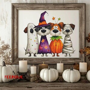 Puede incluir: Un bordado de punto de cruz enmarcado con cuatro perros disfrazados para Halloween: un fantasma, una bruja, una calabaza y una momia. La obra de arte est&aacute; enmarcada en un marco de madera r&uacute;stico. Calabazas blancas y velas en primer plano.