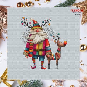K&ouml;nnte beinhalten: Ein farbenfrohes Kreuzstichmuster mit einem skurrilen Weihnachtsmann mit langem wei&szlig;em Bart und einem Rentier mit roter Nase. Der Weihnachtsmann tr&auml;gt einen rot, gr&uuml;n, gelb und blau gemusterten Pullover und eine blaue Hose. Das Rentier tr&auml;gt einen bunt gemusterten Schal. Das Muster ist mit "FEERIQUE cross stitch patterns" betitelt.