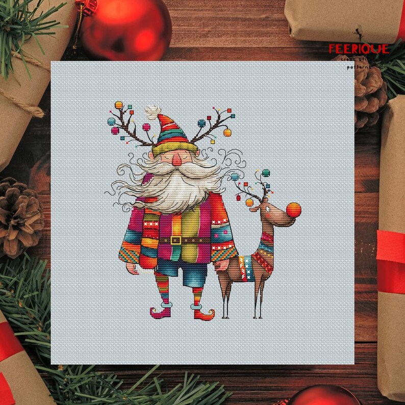 K&ouml;nnte beinhalten: Ein farbenfrohes Kreuzstichmuster mit einem skurrilen Weihnachtsmann mit langem wei&szlig;em Bart und einem Rentier mit roter Nase. Der Weihnachtsmann tr&auml;gt einen mehrfarbigen Pullover und eine Hose, und das Rentier tr&auml;gt ein buntes, gemustertes Geschirr. Der Hintergrund ist hellblau.