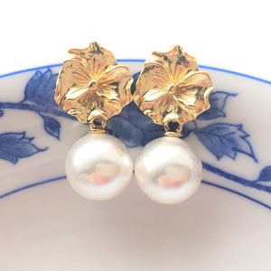 Flower Pearl Earrings, Gold Pearl Earrings, Pearl Flower Earrings, Bridesmaid Pearl Earrings Gift, Silver also Available, Special Occasion