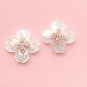 Mother of Pearl Earring Stud, Mother of Pearl Flower Stud, Pearl Flower Bridesmaids Earrings, Bridesmaids Gifts, Pearl Bridesmaids Earrings