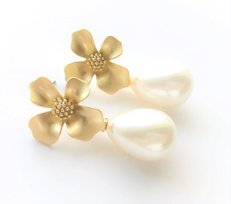 Elegant Pearl And Flower Earrings