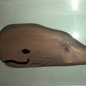 Hand gesneden en gekleurd walvis Perfect voor uw strandhuis of een perfecte manier om het strand aan uw huis!