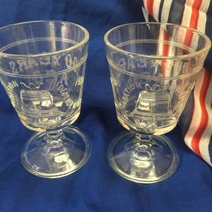 Vier 4 juli in stijl met vintage Liberty Bell-bekers 200th Year Commemorative Bicentennial glaswerk 1776 1976
