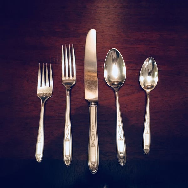 Vintage Community Plate Grosvenor pattern flatware by Oneida / 5 Piece Place Setting / Knife / Fork/ Salad Fork / Spoon / Soup Spoon