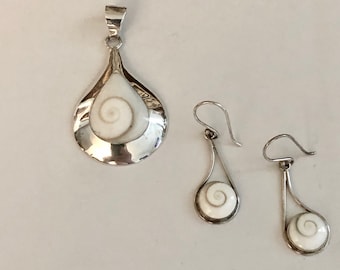 Vintage Teardrop Sterling Silver and Shiva Shell pendant and Earrings