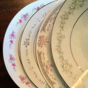 Vintage Mismatched China  Wedding Bowls / Set of 4 / Cottage Chic / Bridal Shower Luncheon / Holiday Table / Garden Party / 4008
