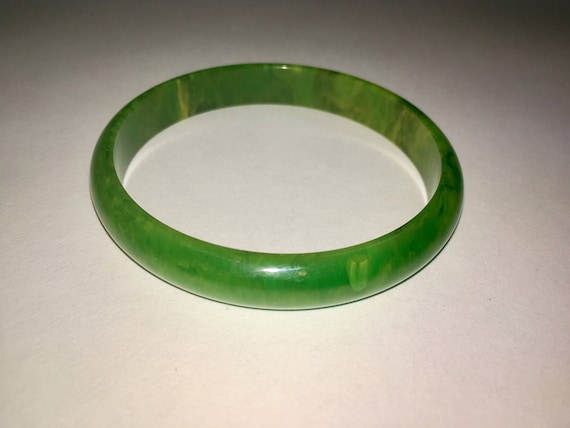 Bakelite Bracelet Glossy Green Spinach Marble Sim… - image 1