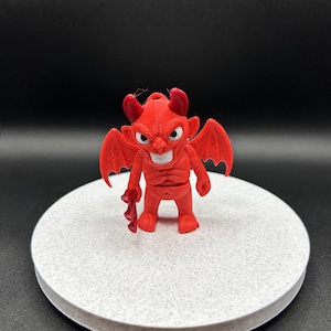 Llavero de diablo hecho a mano con figura impresa en 3D, adorable amuleto de demonio en miniatura, regalo único para Halloween, accesorio gótico, juguete coleccionable.