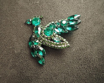 Vtg 1950s Emerald Green Rhinestone Brooch, Mid-Century Dimensnal Bird Spray Pin