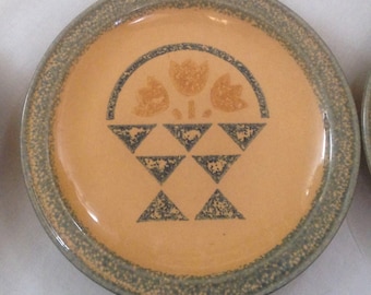 Vintage Pfaltzgraff America Dinner Plate: Folk Art Flower Basket