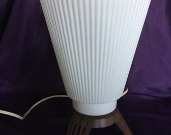 Retro Lamp Mid Century Modern Lamp 3 Footed Base Table Lamp Art Deco Lamp