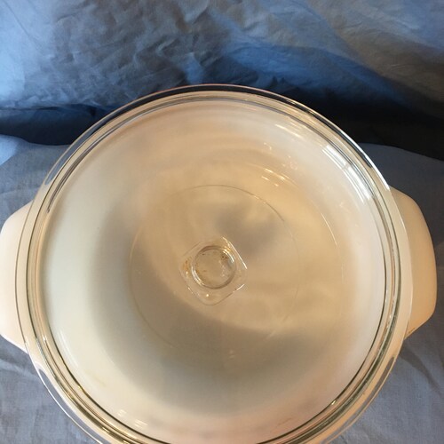 Vintage good Fire King Anchor Hocking Casserole Round Lidded Dish 1.5 Quart Ovenware Candle Glow Pattern USA