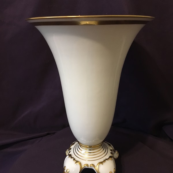 Vintage  Hutschenreuther Selb  Porcelain Vase, Kunstabteilung Germany 4 Footed Vase 11.5”x 7 3/4” in diameter LHS Porcelain China