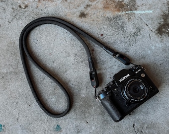 Black Camera neck strap for fujifilm, canon, leica, sony, film cameras. The minimalist strap with quick release connectors
