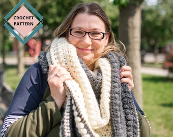 Crochet easy triangle shawl pattern with crochet instructions for crochet beginner. Crochet scarf, easy DIY crochet pattern .