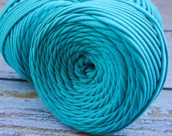 T-shirt yarn, cotton chunky yarn for crochet bags, rugs and baskets. Textile fabric, recycled t-shirt yarn. Green emerald tshirt yarn