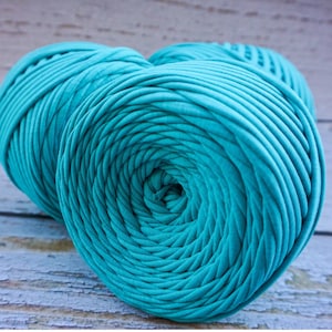 T-shirt yarn, cotton chunky yarn for crochet bags, rugs and baskets. Textile fabric, recycled t-shirt yarn. Green emerald tshirt yarn