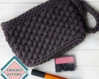 Crochet Cosmetic Bag Pattern in PDF with crochet instructions. Crochet Wristlet Wallet Purse Pattern, Project Bag Crochet Pattern.