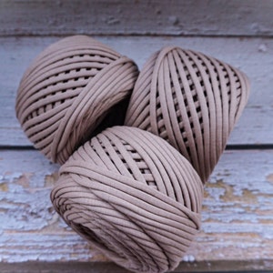 T-shirt yarn, cotton chunky yarn for crochet bags, rugs and baskets. Textile fabric, recycled t-shirt yarn. Cacao beige tshirt yarn 10