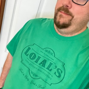 Loial&#39;s Bibliotheque - Wheel of Time Vintage Randland Souvenir Lightweight  Tee - Multiple Color Options - UNISEX SIZING