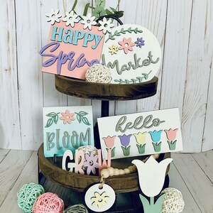 DIY Hello Spring - Bloom & Grow Tiered Tablett Dekor Set - Mehrere Farboptionen