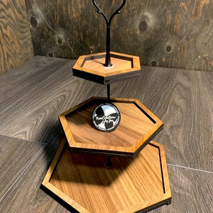 Vassoio a più livelli in vero legno a forma esagonale - Opzioni di legno e hardware personalizzate - Pronto per il montaggio