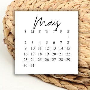 Peut inclure: Un calendrier simple en noir et blanc pour le mois de mai. Le calendrier affiche les jours de la semaine et les dates de chaque jour.