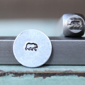 4 mm Baby Bär (nach rechts) Metall Design Stempel - Versorgung Guy Stempel - SGCH-463