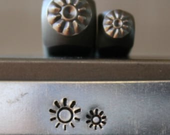 Set di 2 timbri in metallo con design semplice a sole da 5 mm e 3 mm per la creazione di gioielli fai da te - Kit per stamping, strumenti, pressa, macchina e forniture - SGCH-309310