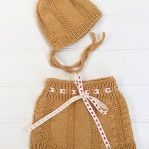 Yellow baby bloomers and bonnet, cotton, knitted bonnet, new baby gift, unisex, gender neutral, cake smash, photo props, bummies