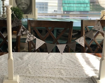 Black/White triangle bunting for small party stands