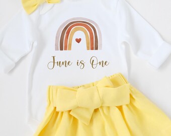 Geburtstags-Outfit-Mädchen Boho Regenbogen Gelb Leinen Rock Erster Geburtstag Outfit Mädchen Goldene Mädchen Frühlings-Kleidung Personalisierte gewohnheit