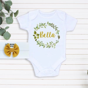 Personalized Baby Bodysuit Greenery Wreath Baby Girl Name Golden Glitter Bow Headband Boho Bodysuit Hipster Baby Clothes Baby Shower Gift