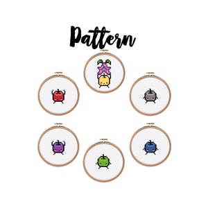 Puede incluir: Seis aros de bordado con diferentes diseños de arte de píxeles de un personaje amarillo, rojo, morado, verde, azul y gris. Los personajes llevan todos una flor en la cabeza. La palabra "Pattern" está escrita en negro en la parte superior de la imagen.