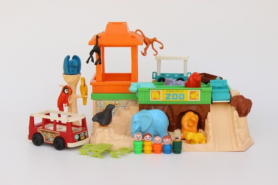 The Funny Vintage Fisher Price ZOO, #916 Little People Zoo, NOT
