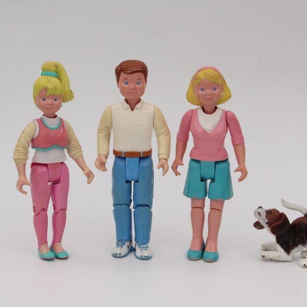 Fisher Price #4600 Dream Doll House, Mom, Dad, Teenager and dog, 1993-1996, Made in U.S.A.