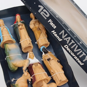 Magnifique! 12 Personnages de la NATIVITÉ dans leur boîte originale, 10 cm - 4 po, Crèche de NOËL, Décor Vintage, Fabriqué à Hong Kong