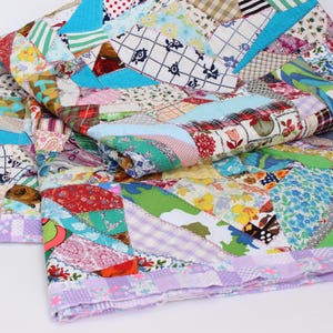 QUEEN Size - Large Vintage Colorful QUILT Blanket, Bedspread, MACHINE stitched, Made in Quebec - Canada