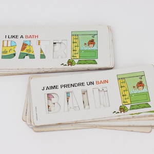 28 Cartes en FRANÇAIS et en ANGLAIS pour le pupitre Fisher Price vintage, #176 School Days Play Desk, 1972, Fabriqué aux États-Unis