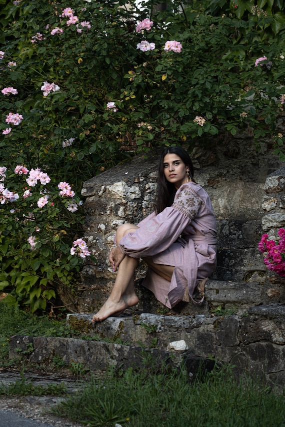 Robe brodée en lin rose poudré COCOTTE Manches Bouffantes confection artisanale / Cottage core robe lin / Robe midi manches ballon