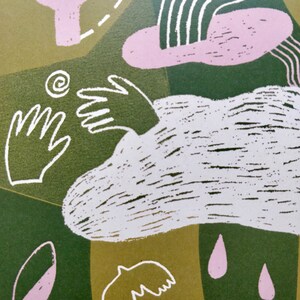 K&ouml;nnte beinhalten: Abstrakter Kunstdruck mit gr&uuml;nem Hintergrund und rosa und wei&szlig;en Formen. Der Druck zeigt eine Wolke mit einer ausgestreckten Hand, einen Regenbogen und Regentropfen.