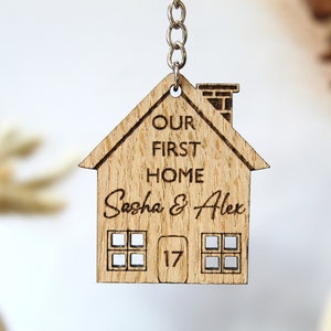 Lot de 2 porte-clés pour la première maison des couples, cadeau personnalisé pour la nouvelle maison, ensemble de porte-clés pour elle et pour la première maison image 3