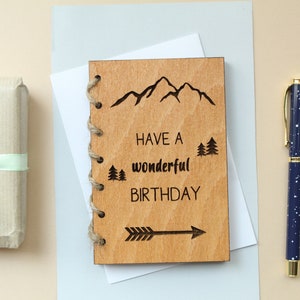 Houten kaart verjaardagskaart gepersonaliseerde houten gegraveerde kaart rustieke Woodland Hipster Mountains Arrow Card